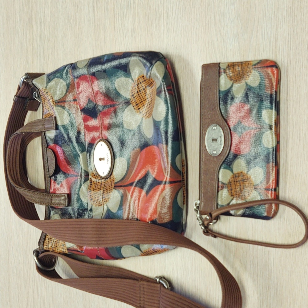 Fossil crossbody bag with matching wristlet